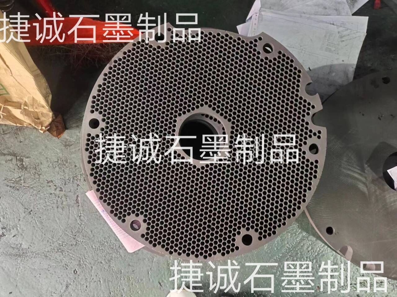 石墨盘，石墨烧结盘，石墨盘加工，铜管烧结石墨盘，导热烧结石墨盘，钟罩炉石墨盘，推板炉石墨盘，石墨盘生产厂家